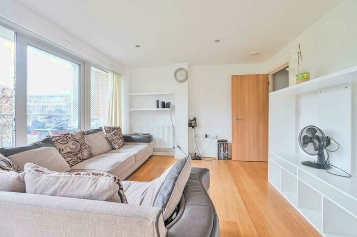 2 Bedroom Flat To Rent In Childers Street, Deptford, London, SE8