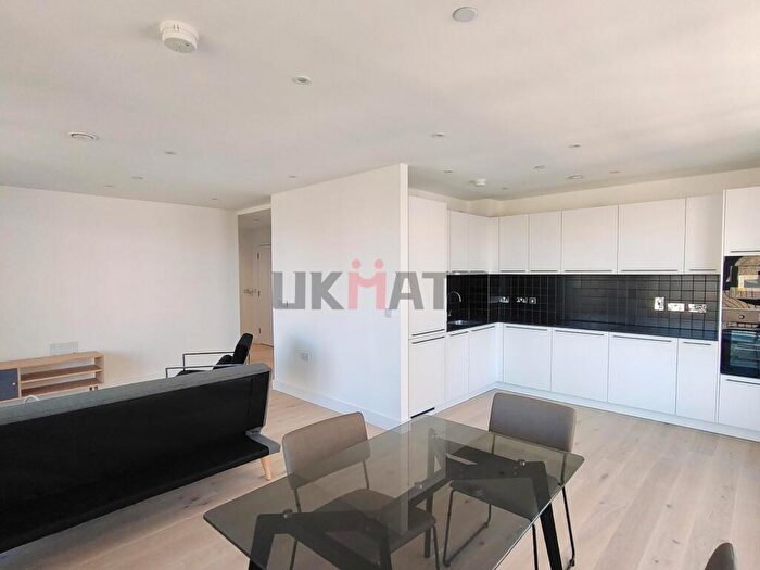 2 Bedroom Flat To Rent In Escapade Place, E14