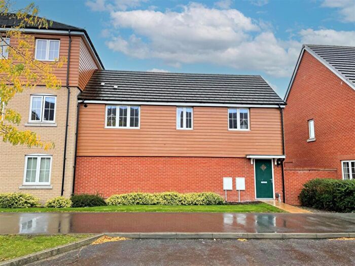 2 Bedroom Coach House To Rent In Theedway, Leighton Buzzard, LU7