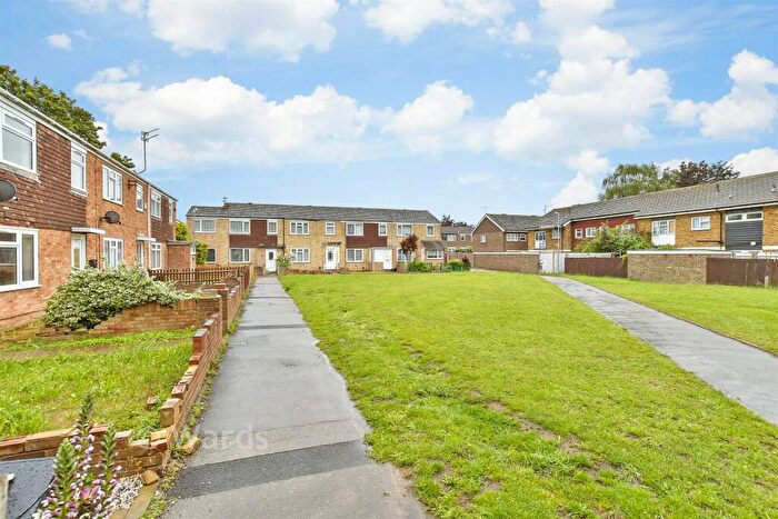 3 Bedroom Terraced House For Sale In Fielder Close, Sittingbourne, Kent, ME10