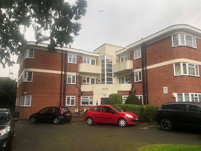 2 Bedroom Flat To Rent In Benwood Court, Sutton, SM1