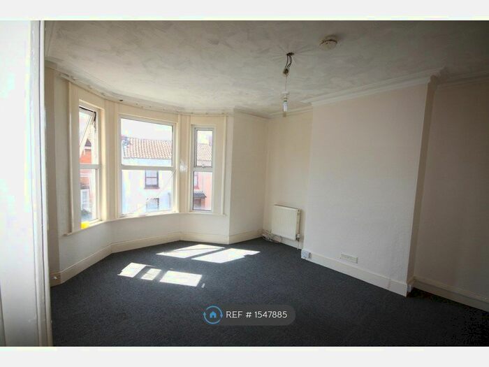 2 Bedroom Flat To Rent In First Floor, Burnham-On-Sea, TA8