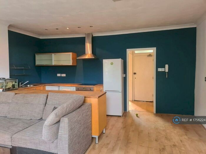 1 Bedroom Flat To Rent In St. Michael's Terrace, London, N22