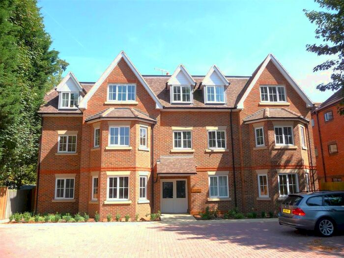 2 Bedroom Flat To Rent In Bonehurst Road, Horley, RH6