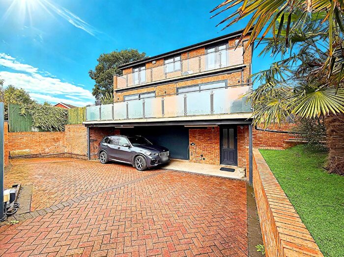 3 Bedroom Detached House For Sale In Chandlers Reach, Llantwit Fardre, Pontypridd, Rhondda Cynon Taff., CF38