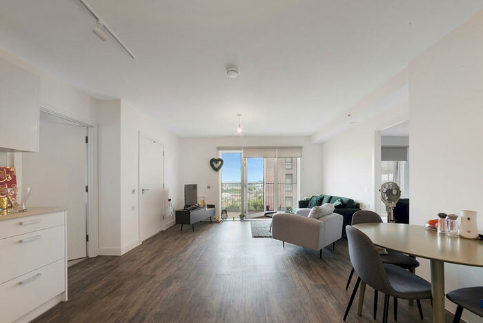 2 Bedroom Apartment To Rent In Millet Place, Pontoon Dock London, E16
