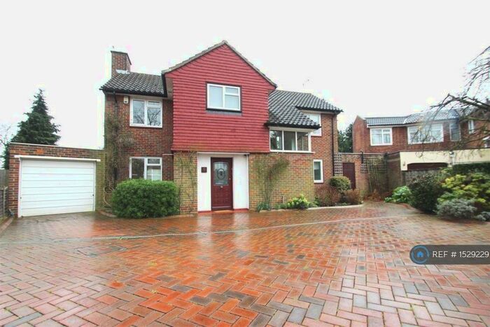 5 Bedroom Detached House To Rent In Cranmer Close, Stanmore, HA7