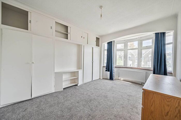 3 Bedroom Terraced House To Rent In Greyhound Lane, Streatham Common, London, SW16