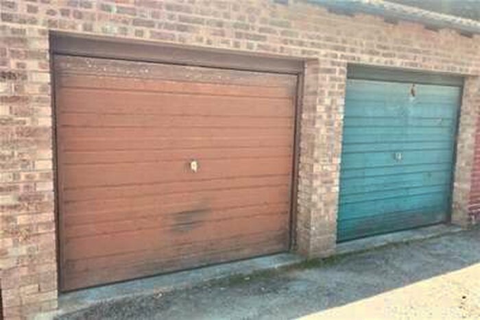 Garage / Parking To Rent In Garage, Longfield, TR11