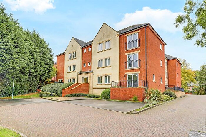 2 Bedroom Flat For Sale In Woodthorpe Drive, Woodthorpe, Nottinghamshire, NG5