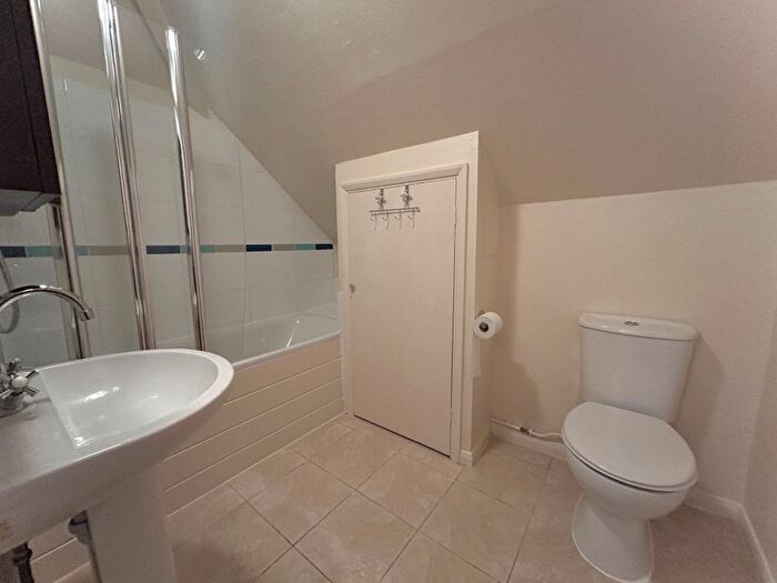 1 Bedroom Flat To Rent In Camden Road, Sutton, SM1