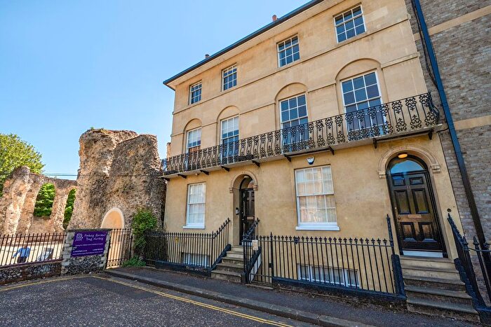 2 Bedroom Flat For Sale In Abbots Walk, Reading, Berkshire, RG1