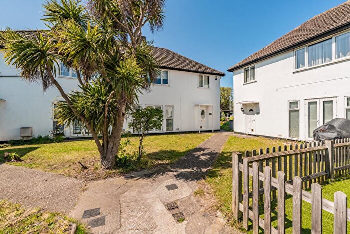 2 Bedroom Ground Maisonette For Sale In Mera Drive, Bexleyheath, Kent, DA7