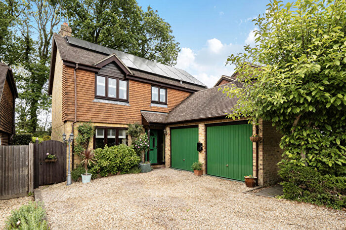 4 Bedroom Detached House For Sale In Woodberry Close, Chiddingfold, GU8