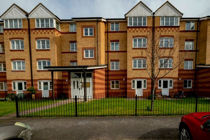 1 Bedroom Flat To Rent In Princes Gate, High Wycombe, HP13