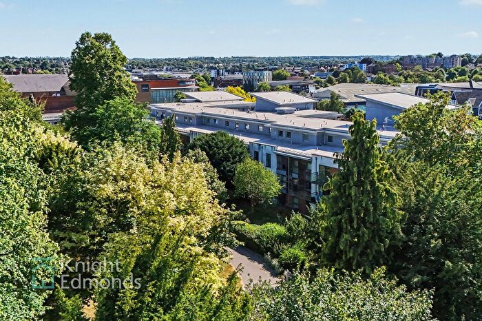 2 Bedroom Flat For Sale In Mckenzie Court, Maidstone, ME14
