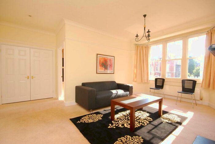 2 Bedroom Flat To Rent In London Road, Guildford, GU1