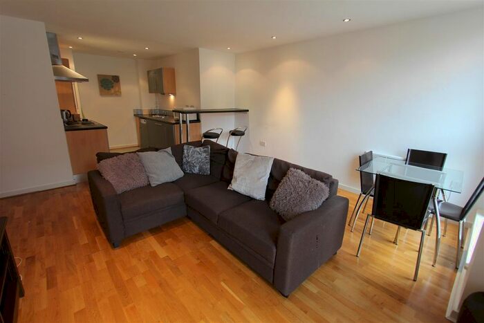 2 Bedroom Flat To Rent In Santorini, City Island, LS12