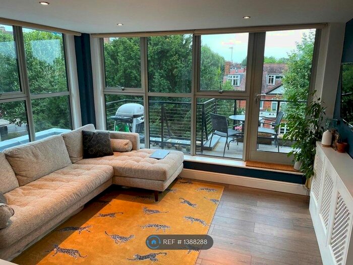 2 Bedroom Flat To Rent In Cherrywood Drive, London, SW15