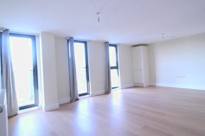 3 Bedroom Flat To Rent In Charter House, High Road, Ilford, IG1