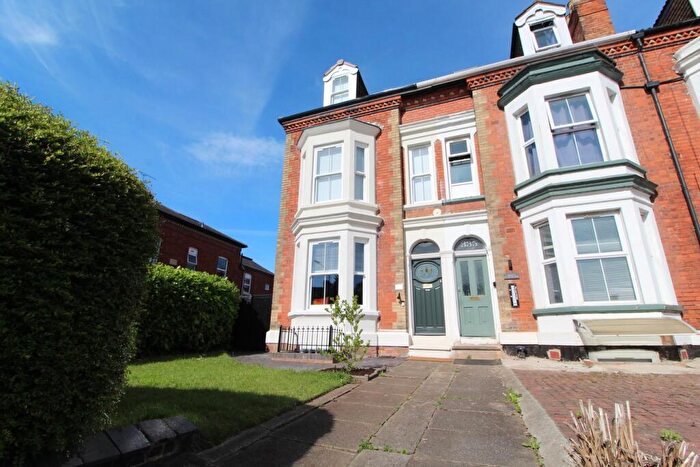 4 Bedroom End Of Terrace House For Sale In Aylestone Road, Leicester, LE2