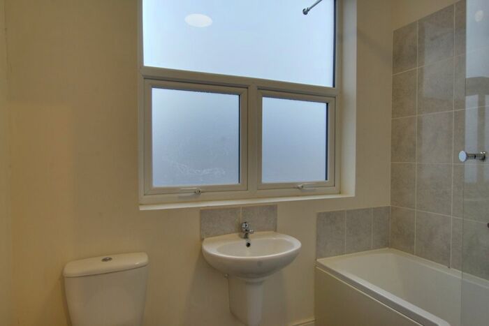 1 Bedroom Flat To Rent In Lea Bridge Road, Walthamstow, London, E17
