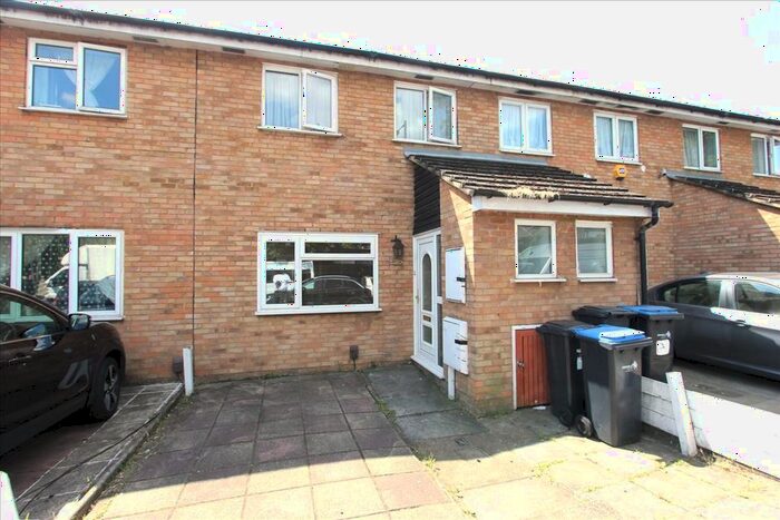 3 Bedroom Property To Rent In Wellington Avenue, London, N9