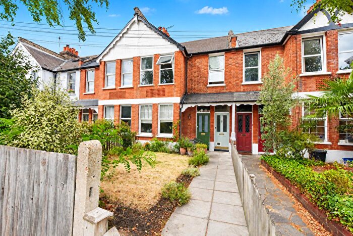 3 Bedroom Maisonette For Sale In North Worple Way, Mortlake, London, SW14