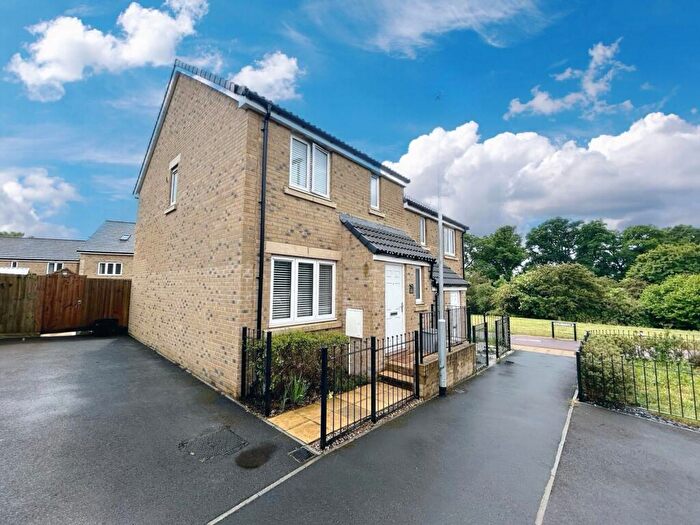 3 Bedroom Semi-Detached House For Sale In Lapwing Close, Yeovil, BA22