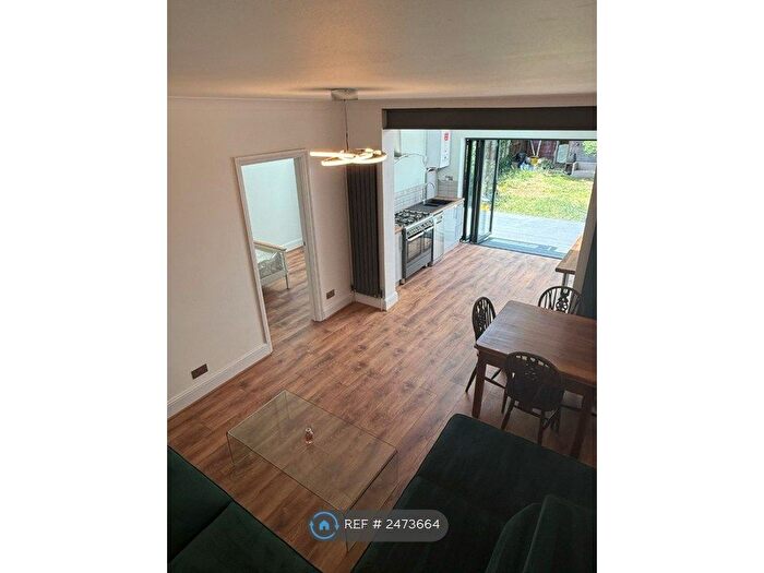 2 Bedroom Flat To Rent In Ewart Grove, London, N22