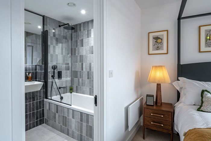 1 Bedroom Flat For Sale In Lockside Wharf, Scotland Street, Birmingham City Centre, B1