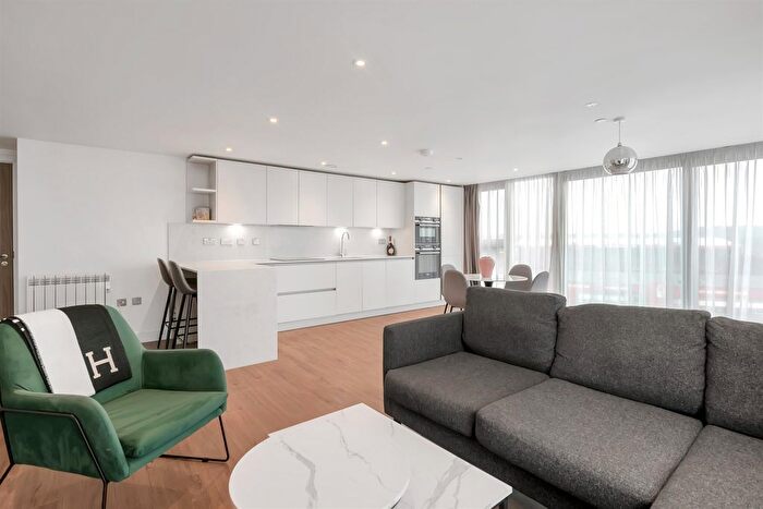 2 Bedroom Flat To Rent In The Waterside Apartments, West Bridgford, NG2
