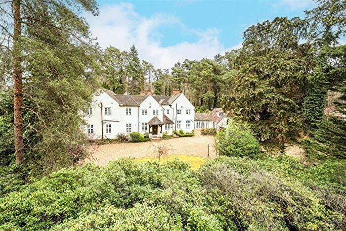 6 Bedroom Detached House For Sale In Reading Road North, Fleet, GU51