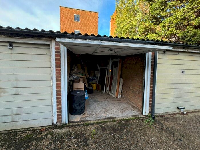 Garage / Parking To Rent In Highbury Grove, London, N5