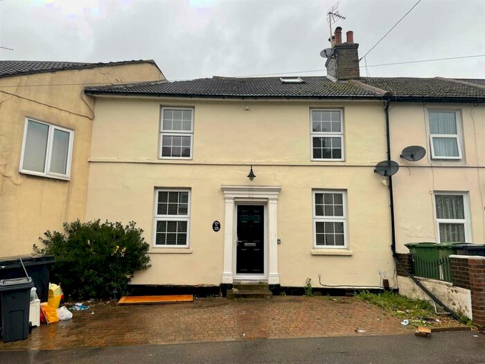 Houses for sale & to rent in ME14 5HP, Park Avenue, East Maidstone