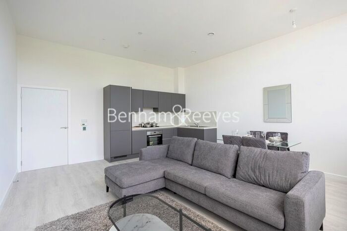 1 Bedroom Flat To Rent In Carnation Gardens, Hayes, UB3