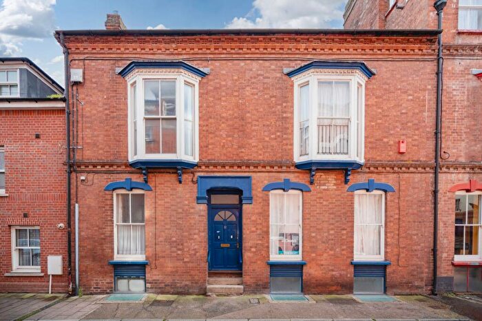 2 Bedroom Property To Rent In Searle Street, Crediton, EX17