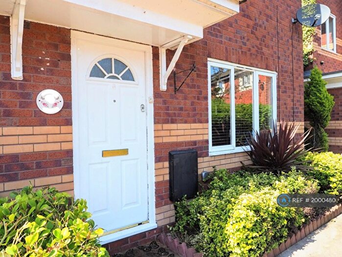 3 Bedroom Semi-Detached House To Rent In Calico Close, Salford, M3