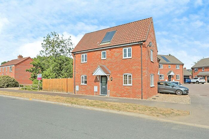 2 Bedroom Detached House For Sale In Carpenter Close, Wymondham, NR18