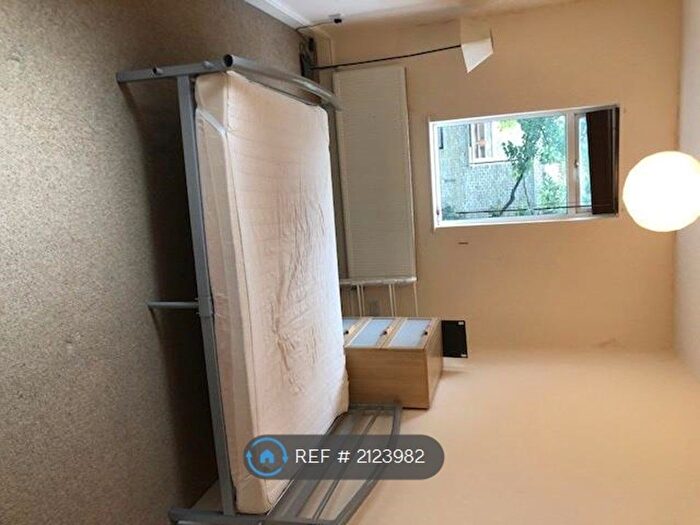 3 Bedroom Flat To Rent In Charlmont Road, London, SW17