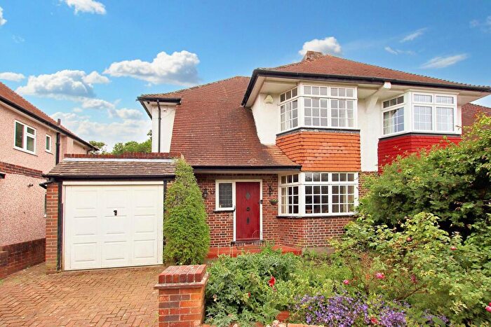 3 Bedroom Semi-Detached House For Sale In Popes Grove, Shirley, CR0
