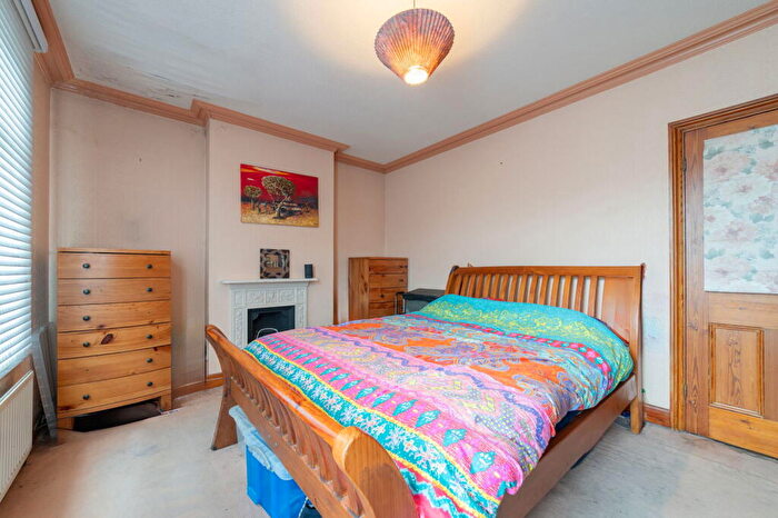 3 Bedroom Semi-Detached House For Sale In Frant Road, Thornton Heath, CR7