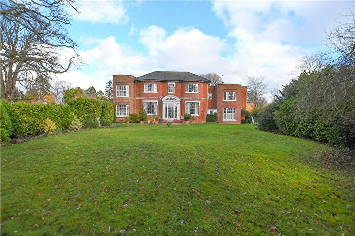 2 Bedroom Flat For Sale In Frog Hall Drive, Wokingham, Berkshire, RG40