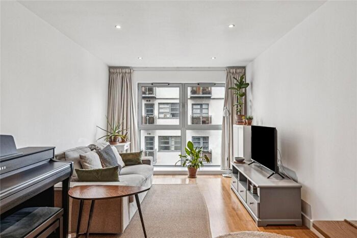 2 Bedroom Apartment For Sale In Southgate Road, London, N1