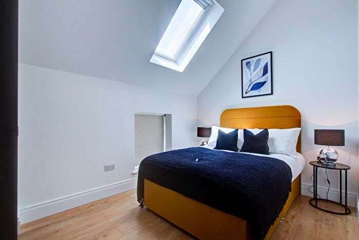 1 Bedroom Serviced Apartments To Rent In Dukes Avenue, New Malden, London, KT3