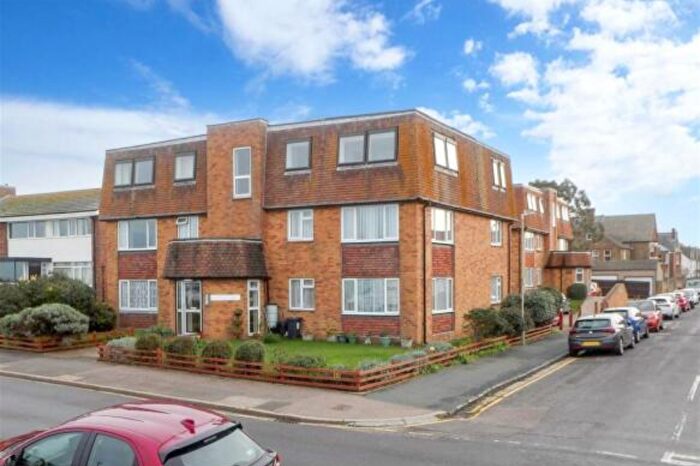 2 Bedroom Flat For Sale In Beacon Hill, Herne Bay, CT6