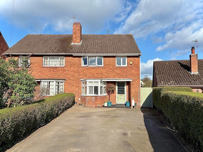 3 Bedroom Semi Detached House For Sale In Bridgnorth Road, Himley, DY3