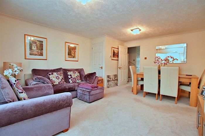 3 Bedroom End Of Terrace House For Sale In Novello Way, Borehamwood, WD6
