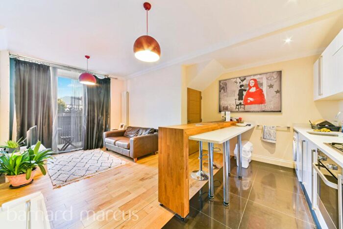 2 Bedroom Flat To Rent In Station Road, West Wickham, BR4