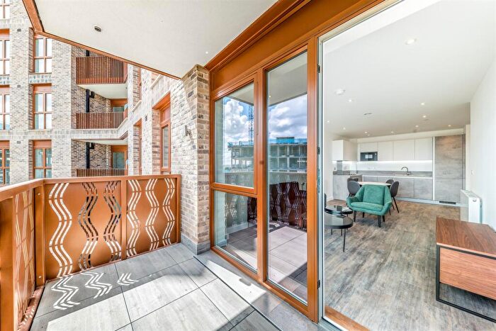 1 Bedroom Apartment To Rent In Bed, Th Floor, Coot, The Halcyon In Fresh Wharf, IG11